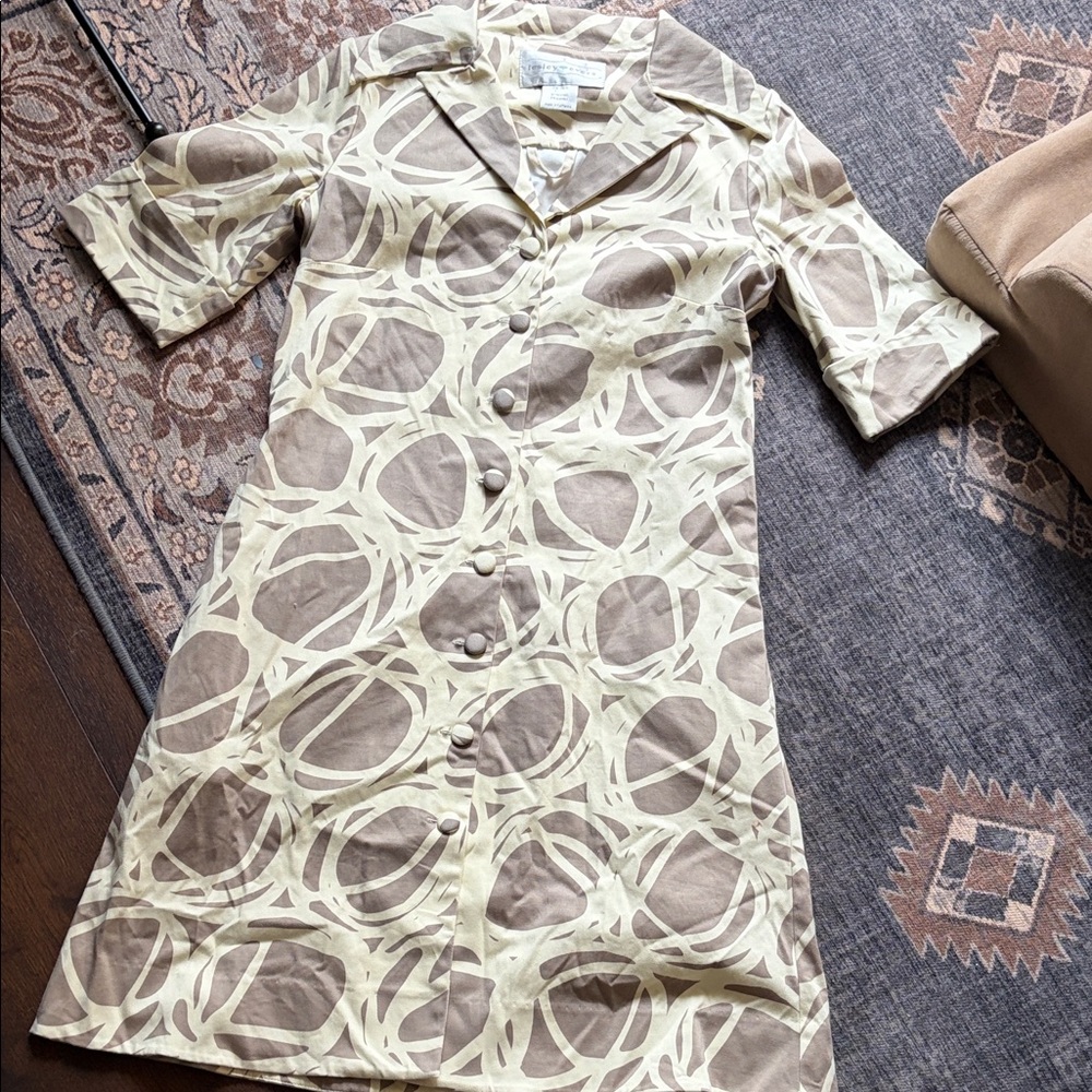 Lesley Evers M Button-Front A-Line Dress in Beige & Cream